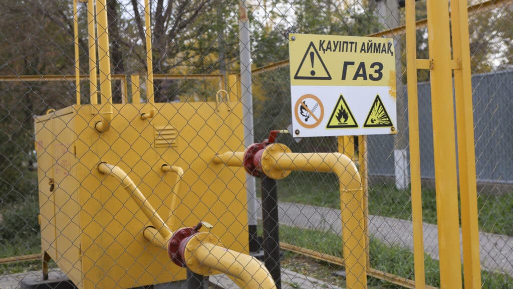 Почти 100 семей в Астане подключили к газу