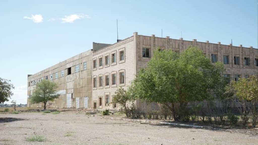 Фабрику, связанную с племянником Назарбаева, продают по цене нового Porsche Cayenne