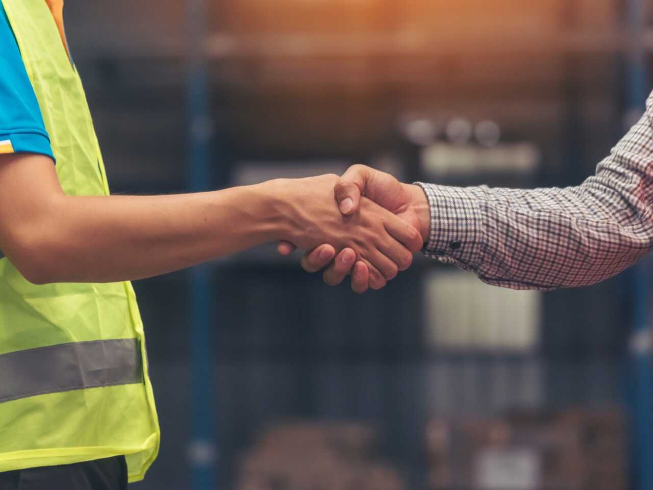 Киевте ерлі-зайыптылар жыныстық қатынас үшін қыз іздейді.