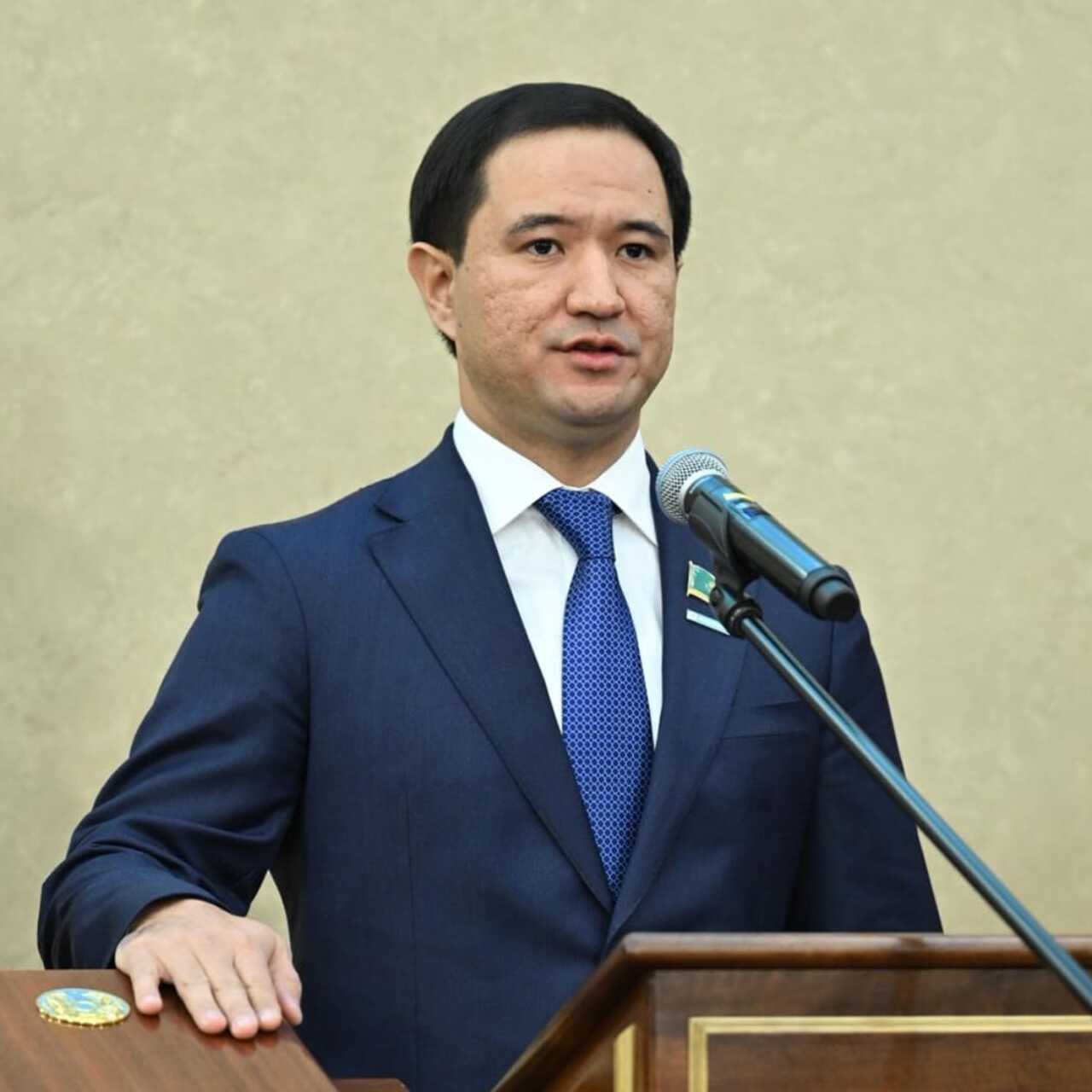 Адвокат мафия клиентін ұрып жіберді. Адвокат мафия клиентін ұрып жіберді.