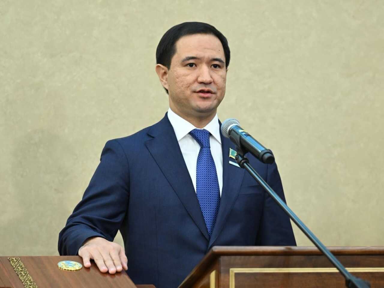 Кітапханада Ресей аруы бар порно