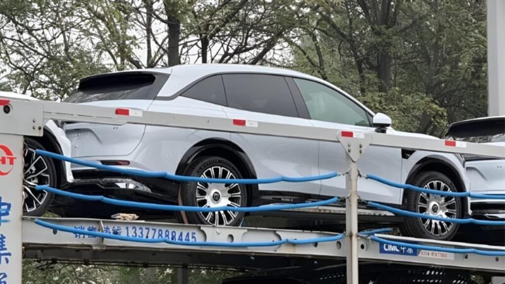 В Сеть попали шпионские снимки нового Zeekr 7X 2026