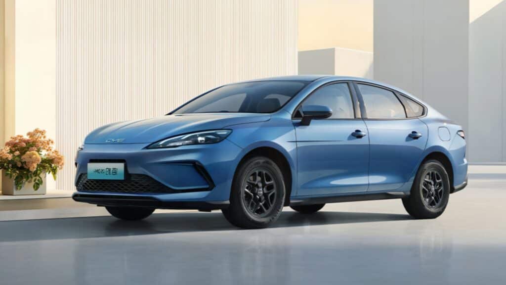 BYD представила Seal 05 DM-i 2026 с запасом хода 2000 км
