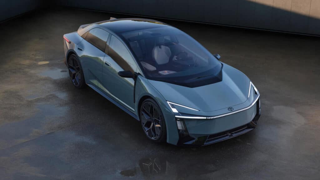 Toyota показала новый образ Corolla перед Токийским автосалоном