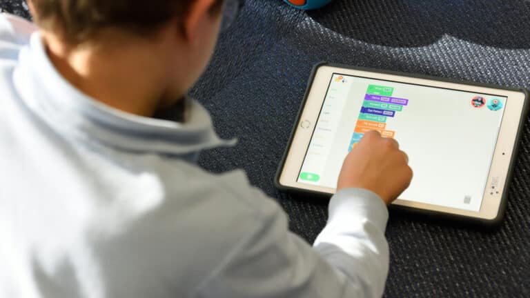 AI-powered textbooks to be tested in Kazakhstani schools