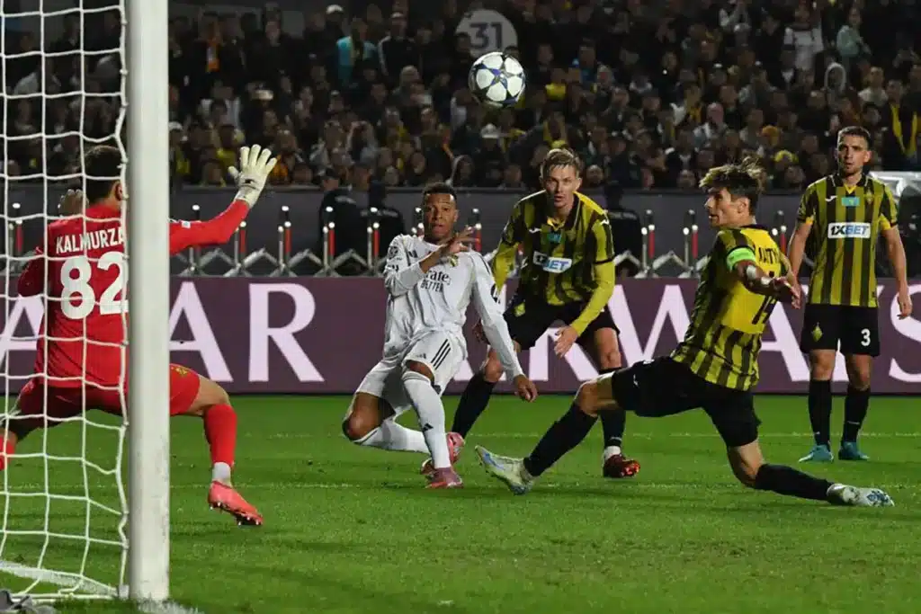 Казахстанцы ринулись покупать товары с символикой «Кайрата»