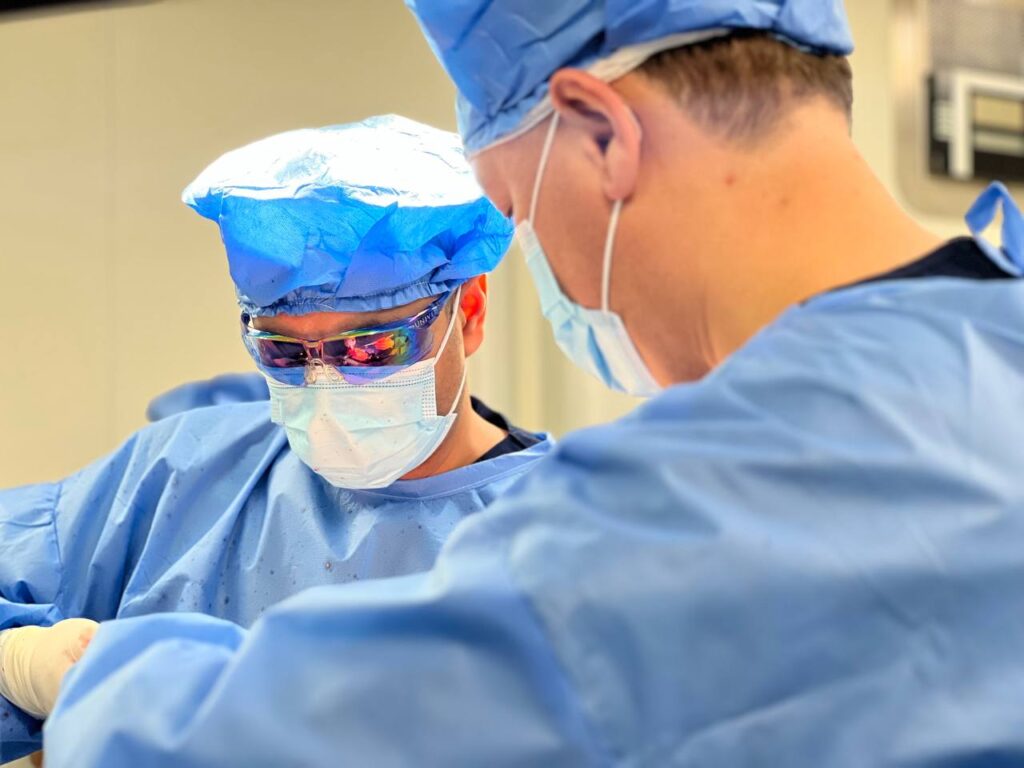 Казахстанские врачи провели операцию с помощью робота в Ташкенте