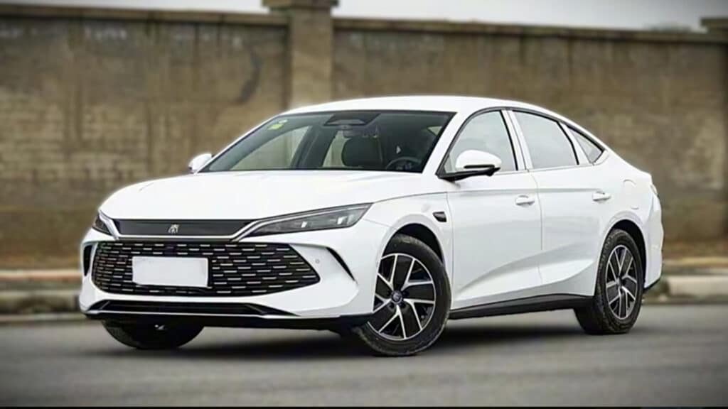 В Китае вышел BYD Qin L DM-i 2026 года с запасом хода 2148 км