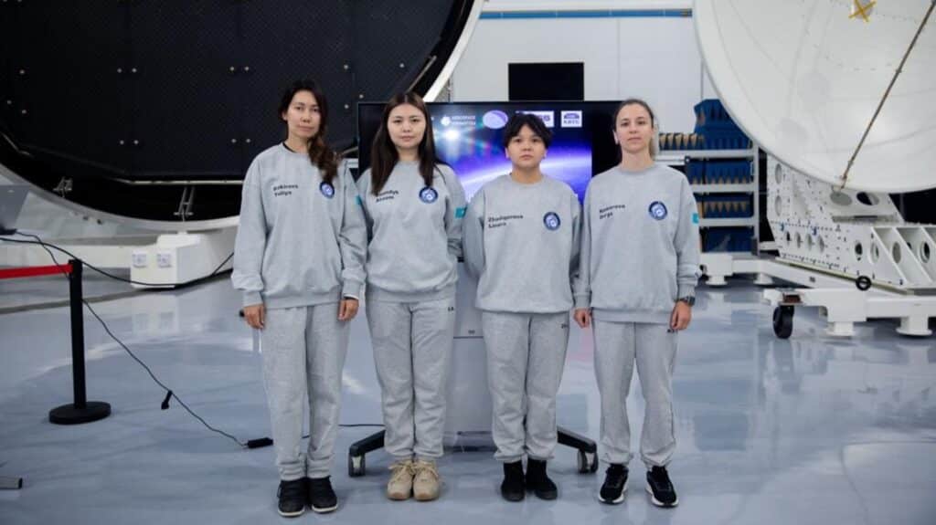 Қазақстанда алғаш рет ғарышкер қыздар экипажы құрылды