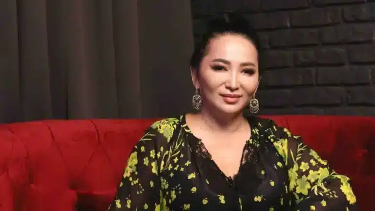 Гүлзира Айдарбекова келіні Жұлдызға сыйлық берді (видео)