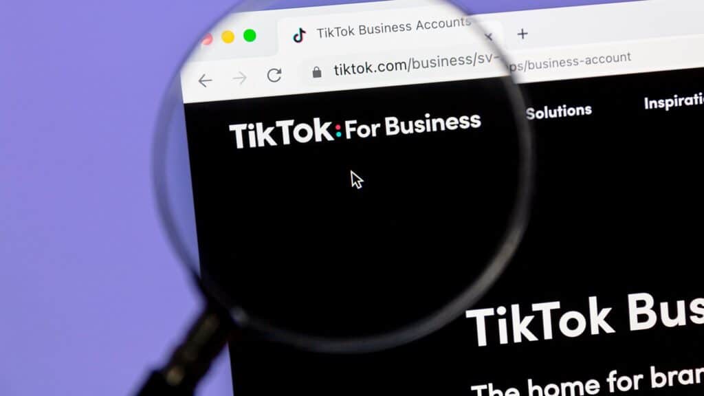 Казахстанцы зарабатывают до 438 млрд тенге в год через TikTok