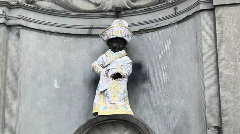 The fashion icon of Brussels: Why Manneken Pis is always wearing a new costume