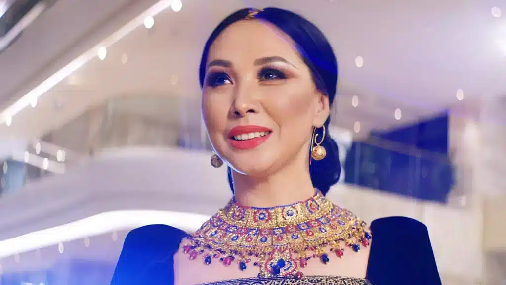 Қарақат Әбілдина танымал топқа бір жапырақ қағаз да бұйырмағанына қынжылды / фото: скрин