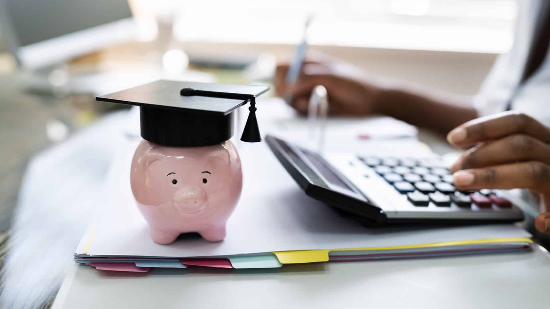 2026 жылдан бастап білім ақысы шамамен 20%-ға қымбаттауы мүмкін / фото: shutterstock