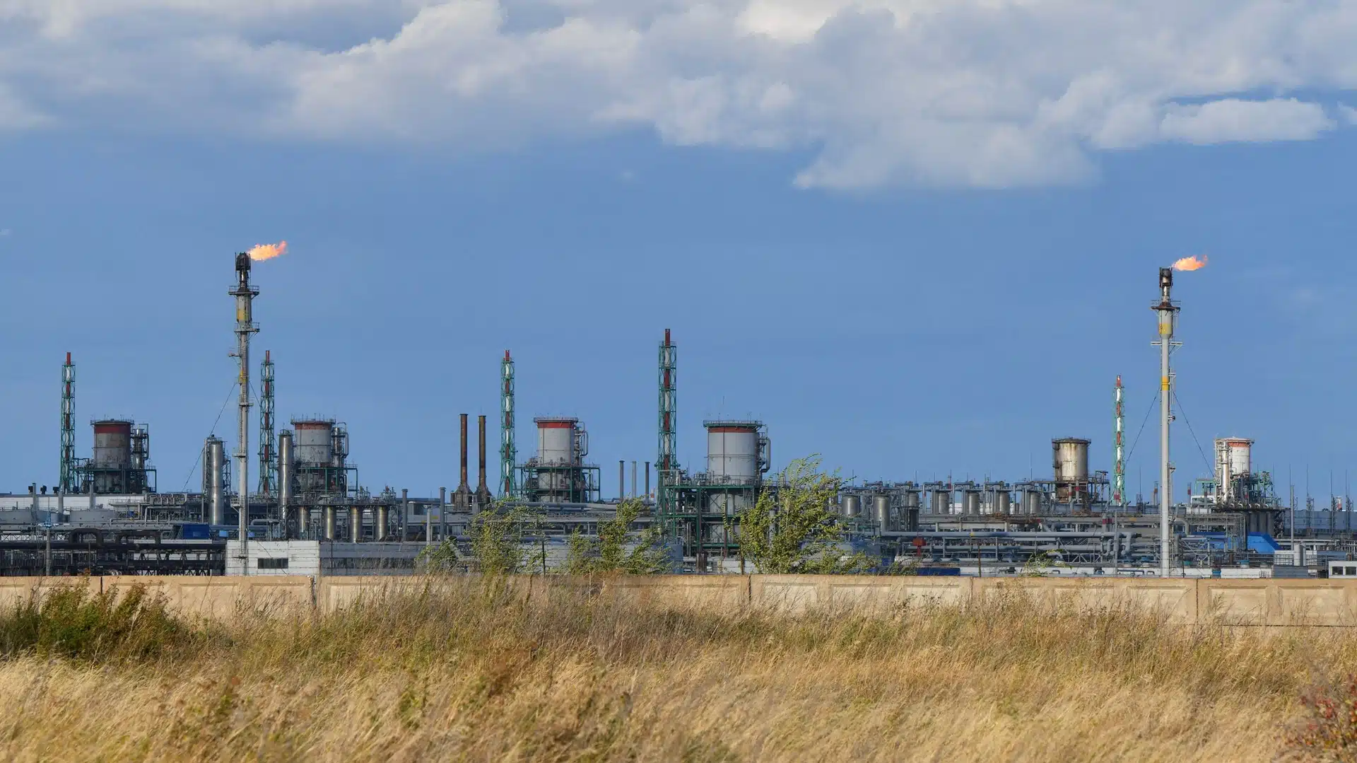 Орынбор газ өңдеу зауыты / фото: REUTERS/Alexander Manzyuk