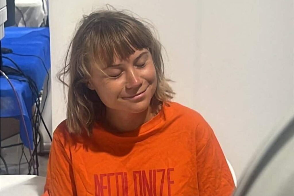 Грета Тунберг заявила, что Израиль держит ее в камере с клопами и дает мало воды