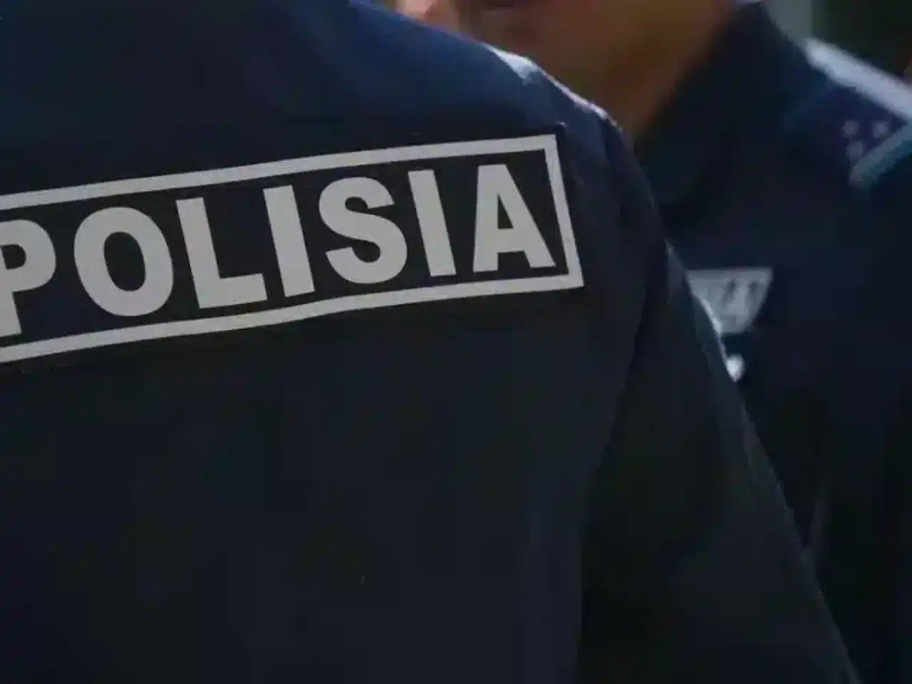 Хатшының үстелінің астына жасырылған камера