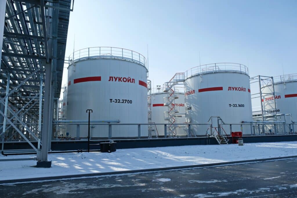 «Лукойл» продаст международные активы из-за санкций