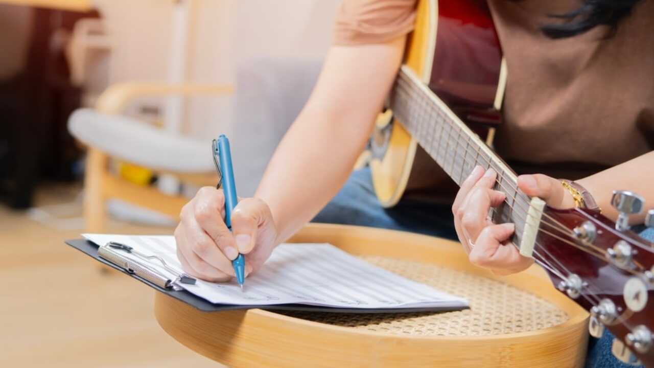 Менің мысығымда дымқыл жара бар, оны қалай емдеу керек