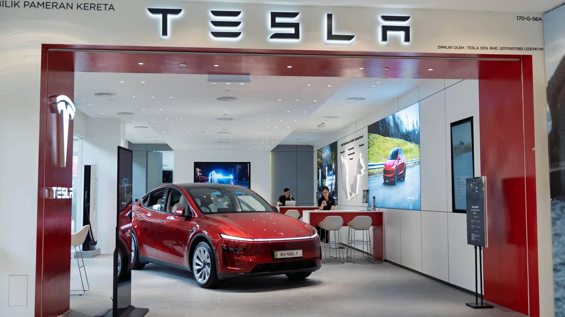 Қызыл түсті Tesla Model Y / фото: shutterstock