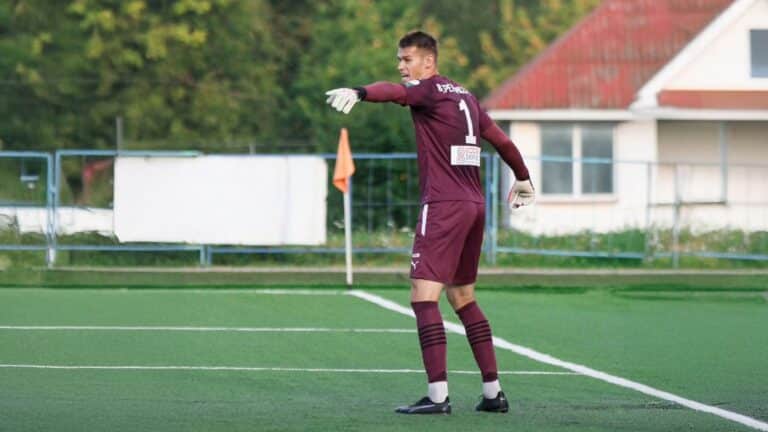 The tower of Belarus: Meet the 210 cm footballer who is literally the world’s tallest