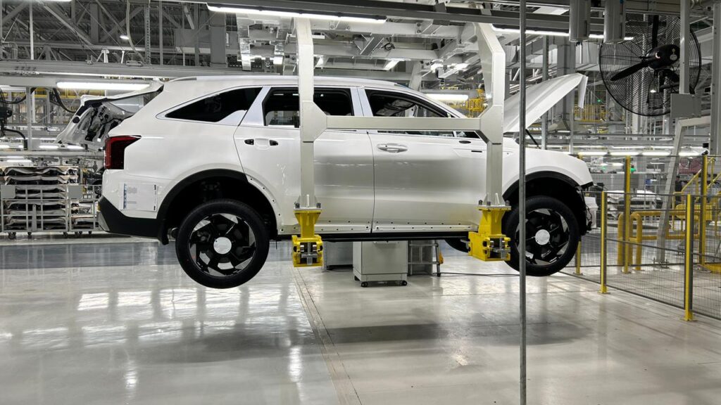 Kia Sorento уже сходят с конвейеров нового завода в Костанае