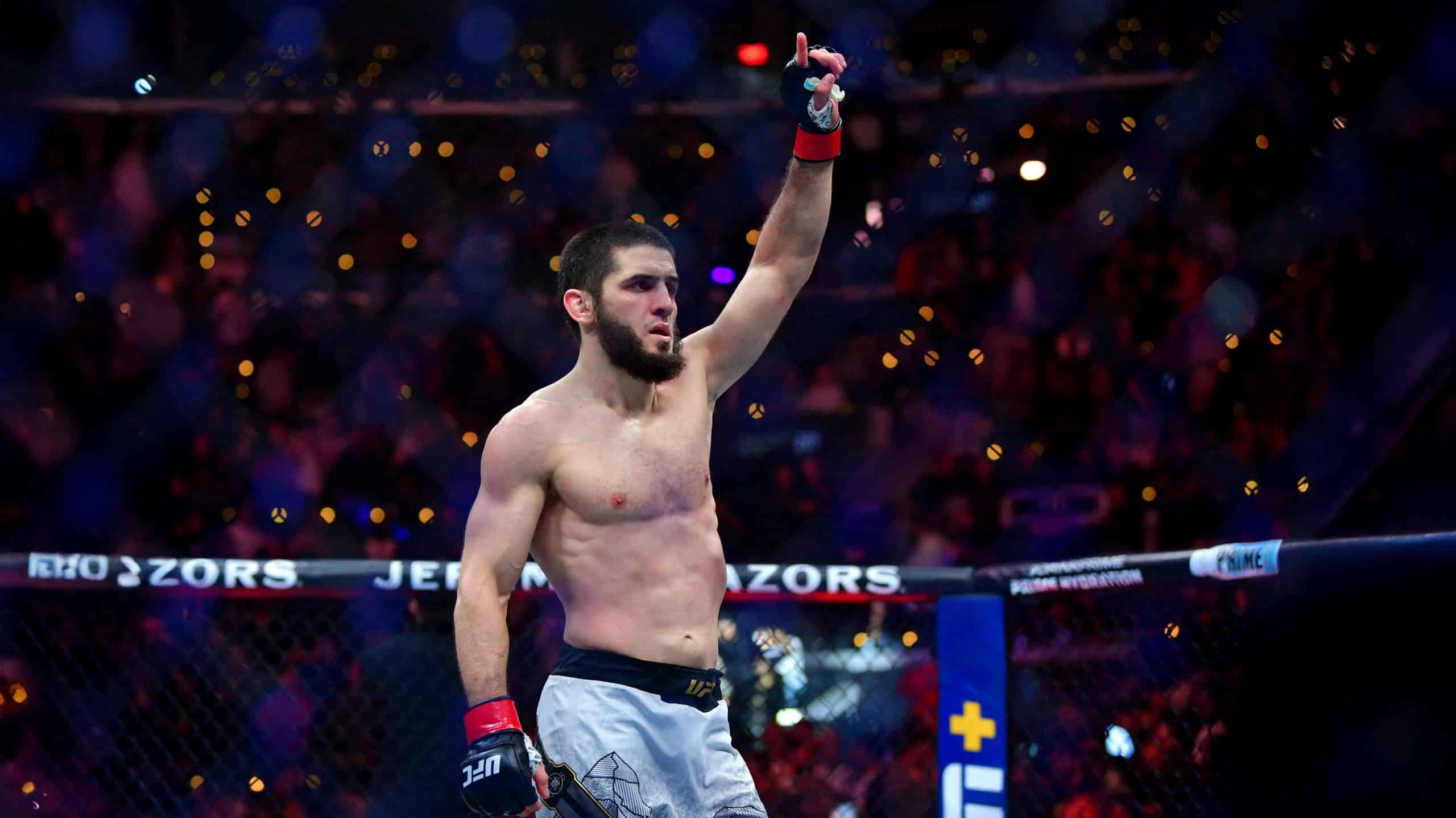 Бывший чемпион UFC в легком весе Ислам Махачев готов провести поединок с нынешним обладателем титула и лидером рейтинга Pound-for-Pound Илией Топурией на турнире промоушена в Белом доме.