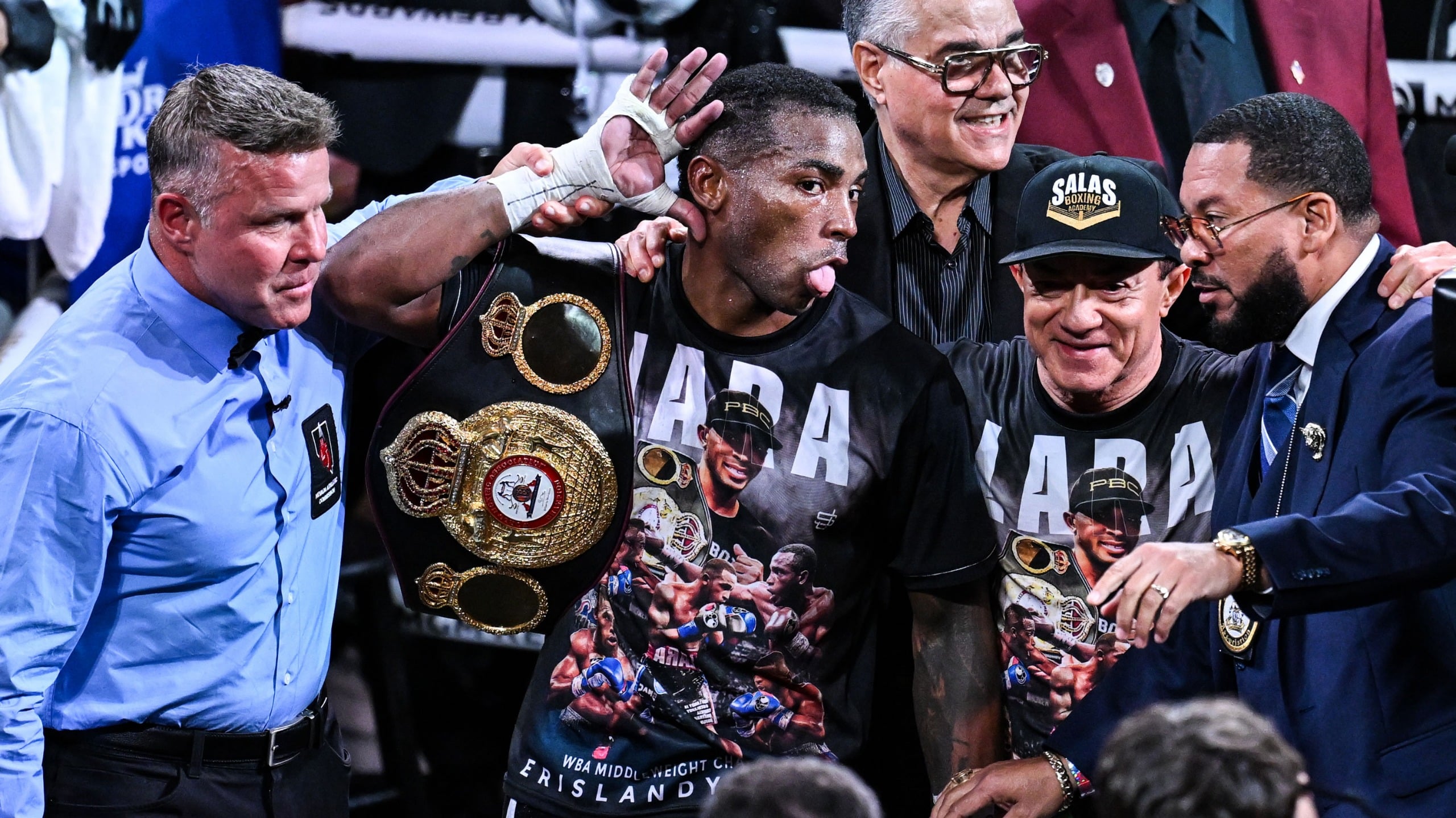 Чемпион мира в среднем весе (72,6 кг) по версии WBA кубинец Эрисланди Лара впервые прокомментировал организацию поединка с чемпионом WBO и IBF казахстанцем Жанибеком Алимханулы.