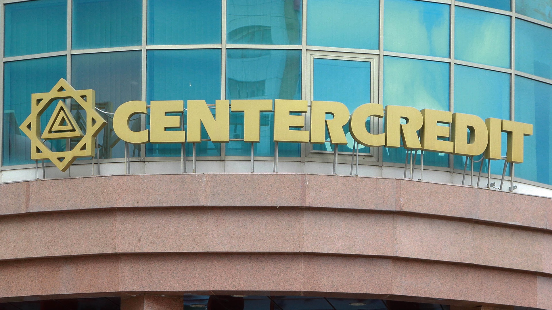 БЦК помог бизнесмену вернуть 3,2 млн тенге списанных мошенниками