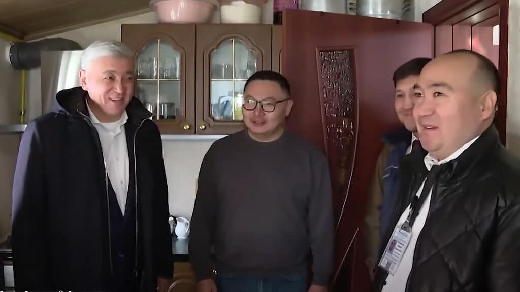 Активист потребовал прекратить постановочные видео о Булекпаеве