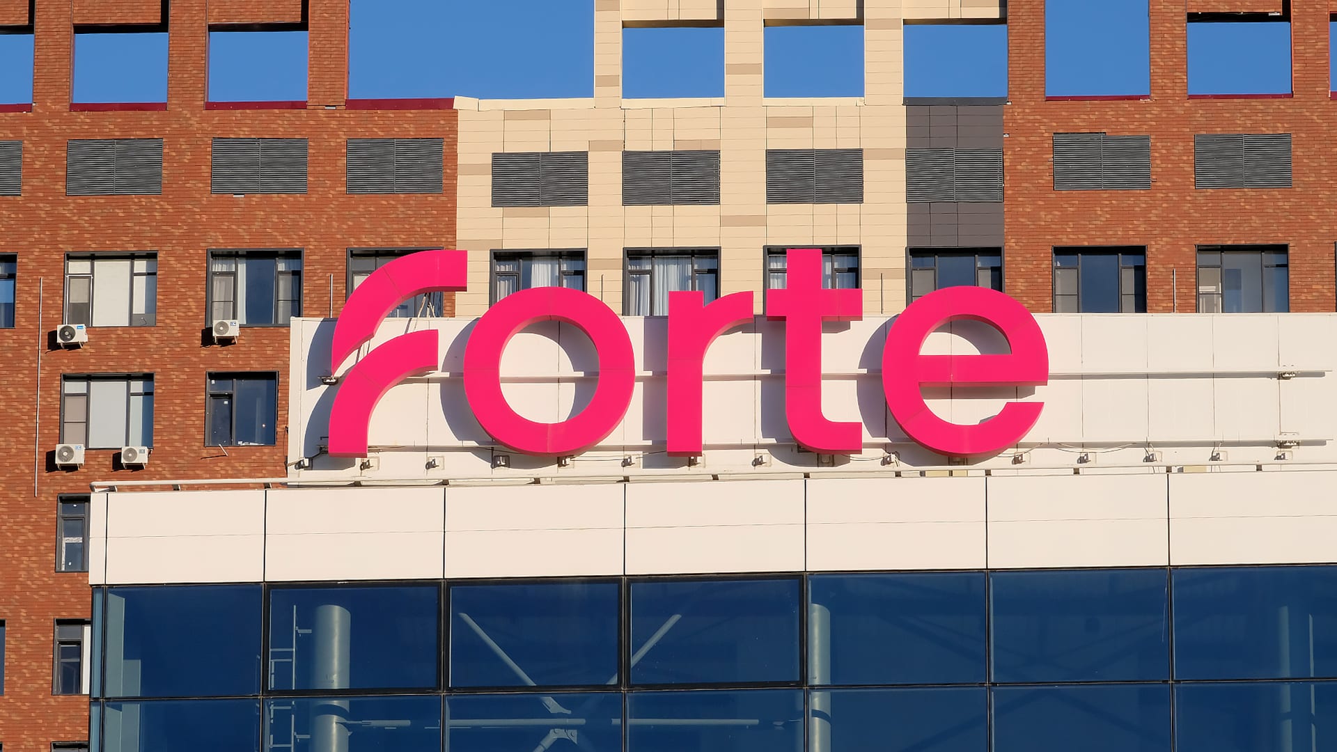 Покупка Home Credit Bank может обойтись в 172 млрд тене=ге