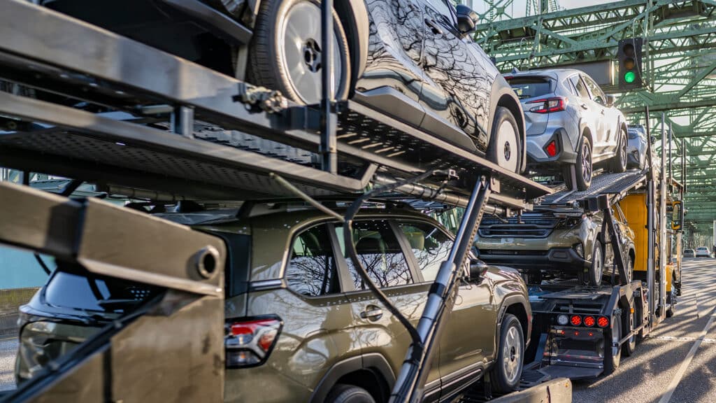 Автовозы на границе Казахстана и России встали в пробки до конца ноября