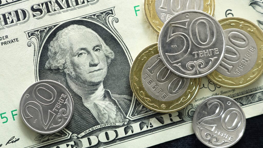 Доллар вновь рухнул на биржевых торгах в Алматы