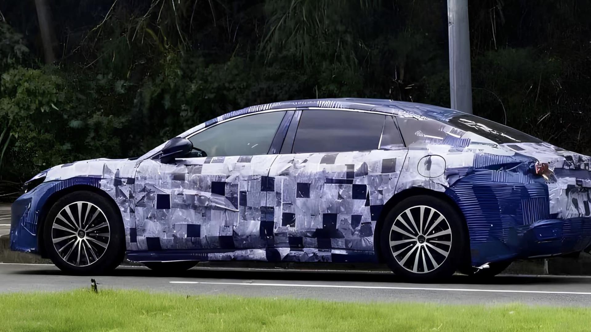 Новый BYD Han, бивайди хан, электромобиль BYD в камуфляже