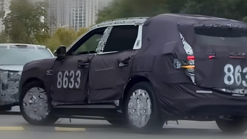 Шпионы поймали Zeekr 8X — новый гибридный «корабль» с пробегом до 1200 км