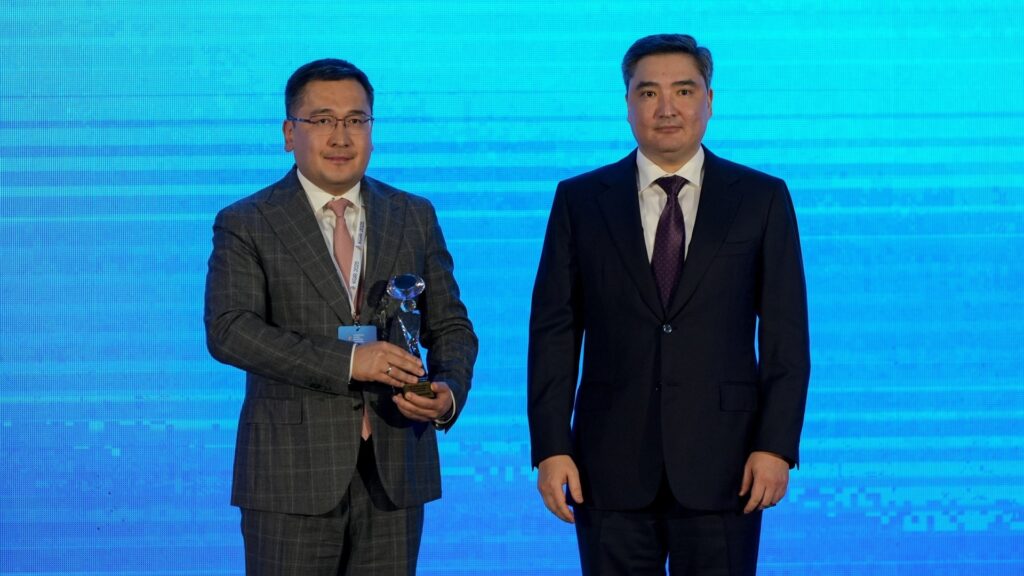 Марапатты ҚР премьер-министрі Олжас Бектенов табыстады / ASTANA MOTORS