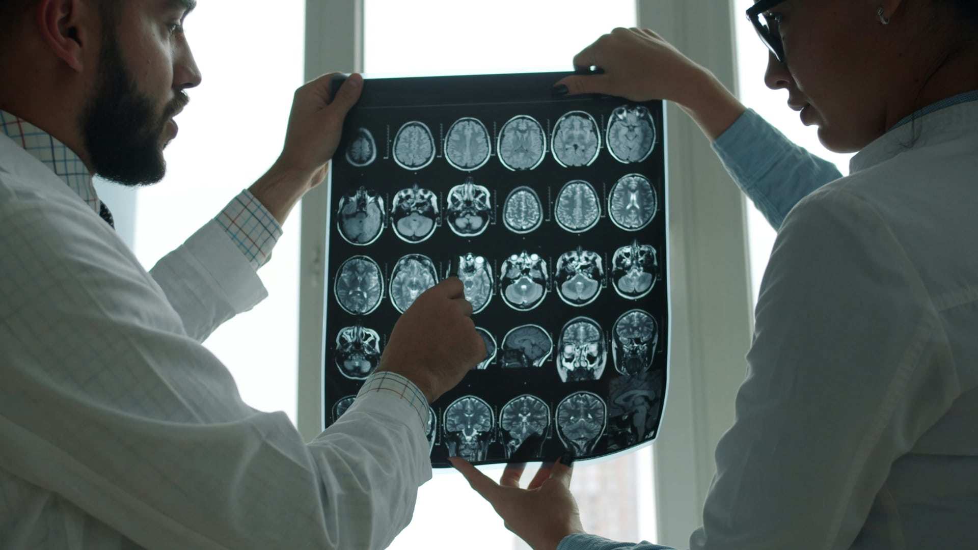 Ученые выяснили, что наш мозг остается на «подростковом» уровне до 30 лет