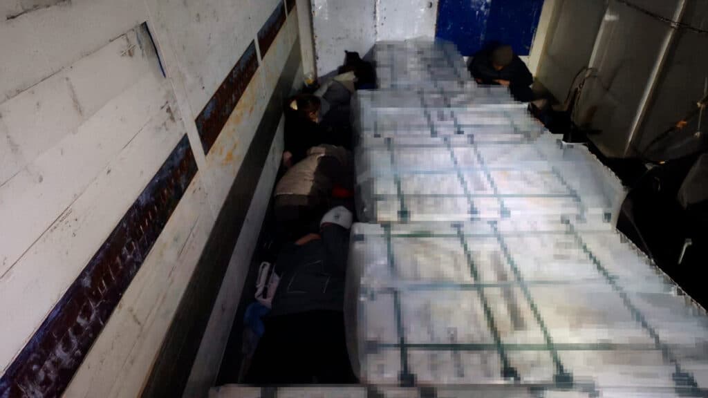 КНБ задержал 10 иностранцев, которые хотели незаконно попасть в Казахстан