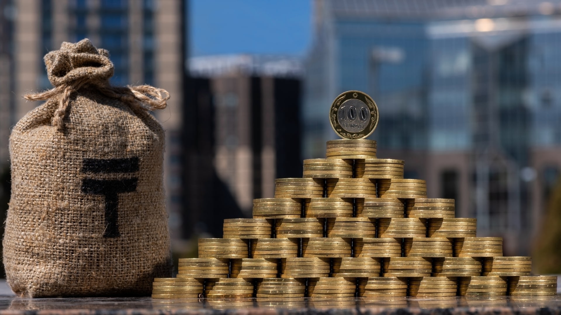 Эксперты дали прогноз по тенге и инфляции через год