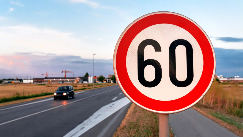 Казахстанцам запретят ездить быстрее 60 км/ч в городе, но с исключениями