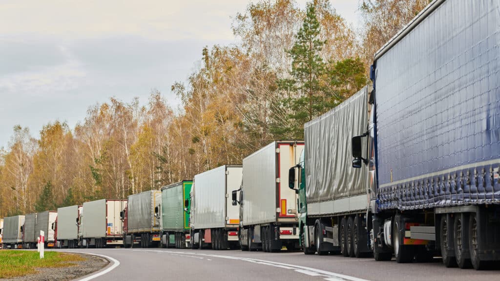 Очереди фур между Россией и Казахстаном создали новый теневой бизнес