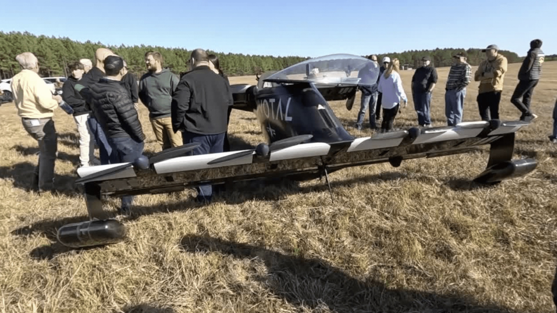 летающий автомобиль Pivotal Aero, летающая машина, летающий электромобиль, высота полета