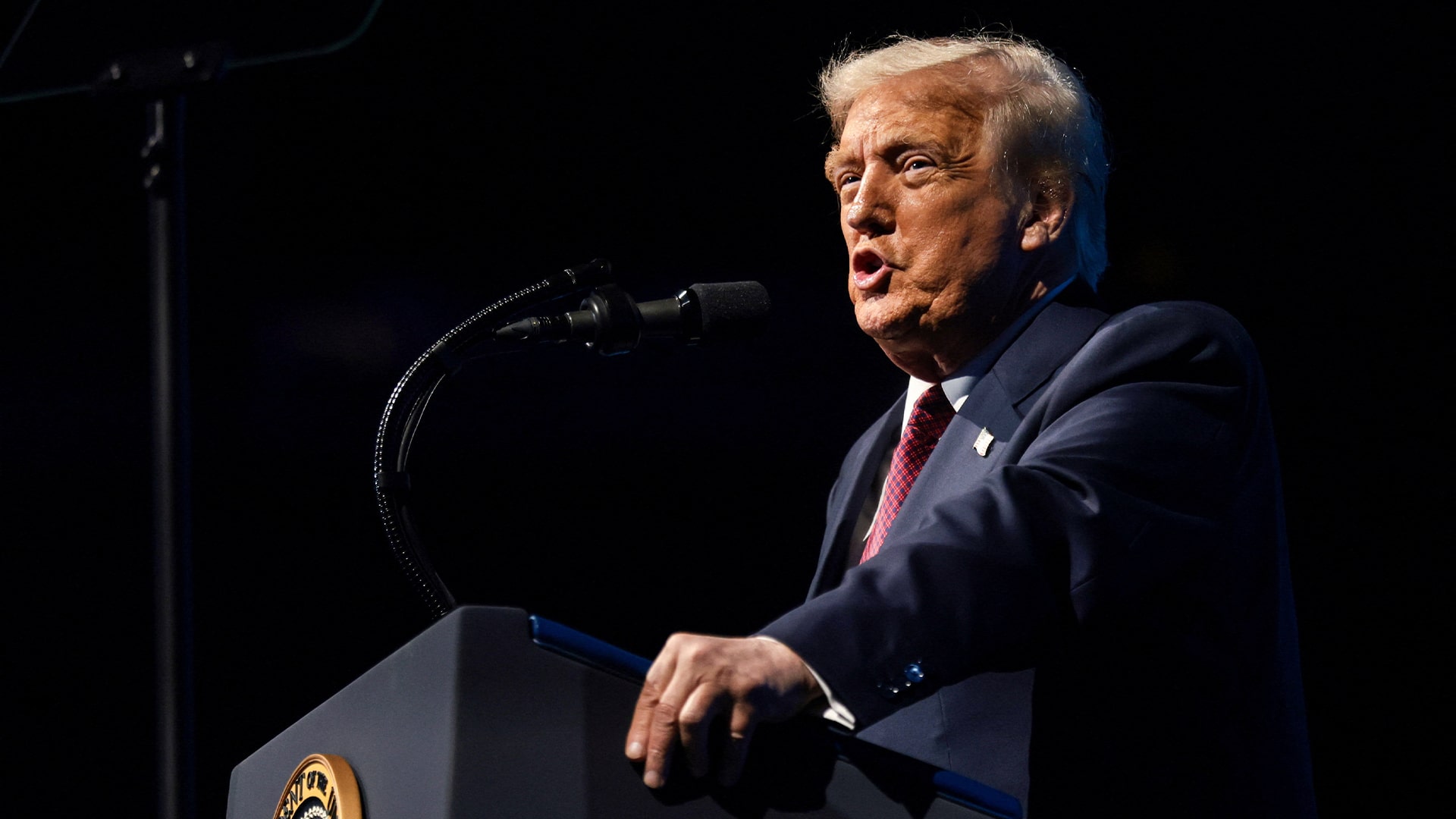 Трамп может ввести 500% тарифы для стран, ведущих бизнес с Россией