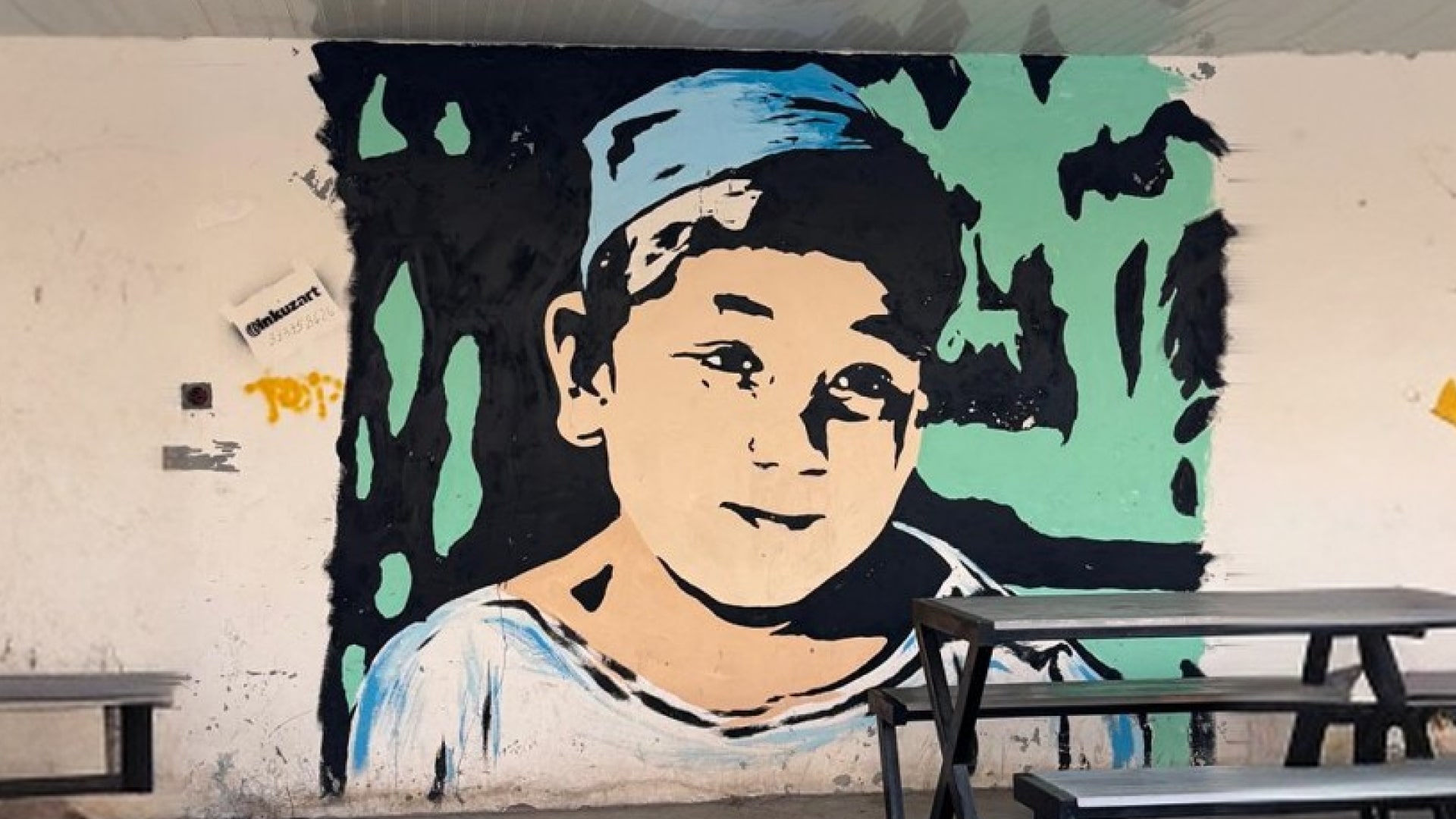 Стрит-арт художник Inkuzart почти раскрыл свою личность