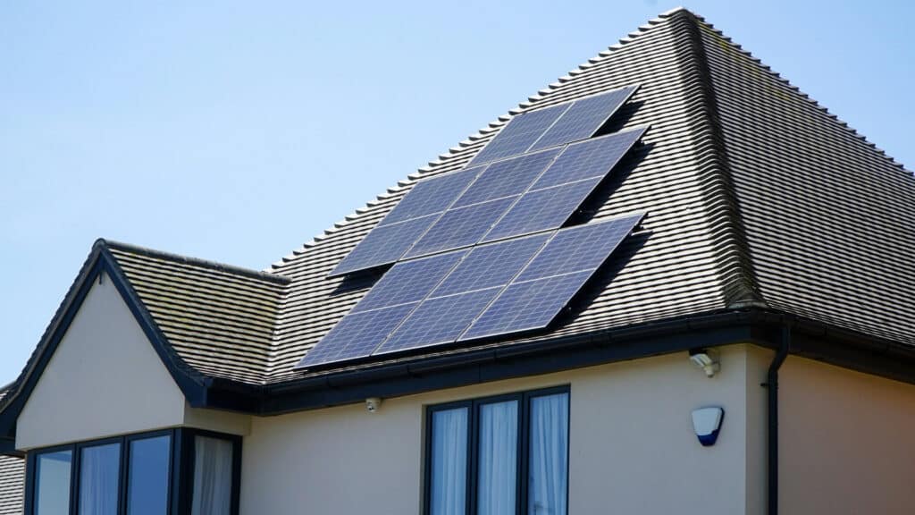 Компания Идрисова сообщила о росте выплат денег владельцам частных ВИЭ