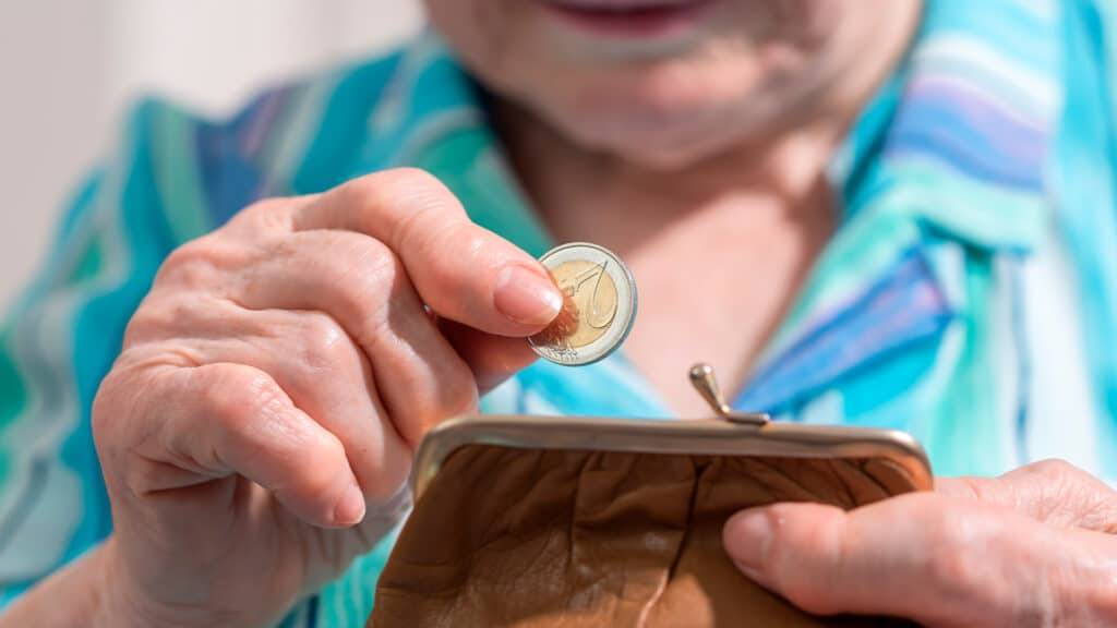 В правительстве Казахстана объяснили, почему смогут повысить пенсии с 2026 года только на 10%