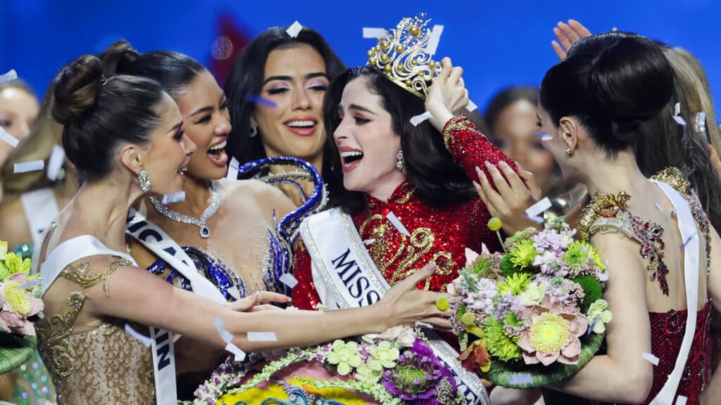 Fatima Bosch of Mexico reacts next to other contestants after being crowned Miss Universe 2025 during the 74th Miss Universe pageant in Bangkok, Thailand, November 21, 2025. REUTERS/Chalinee Thirasupa