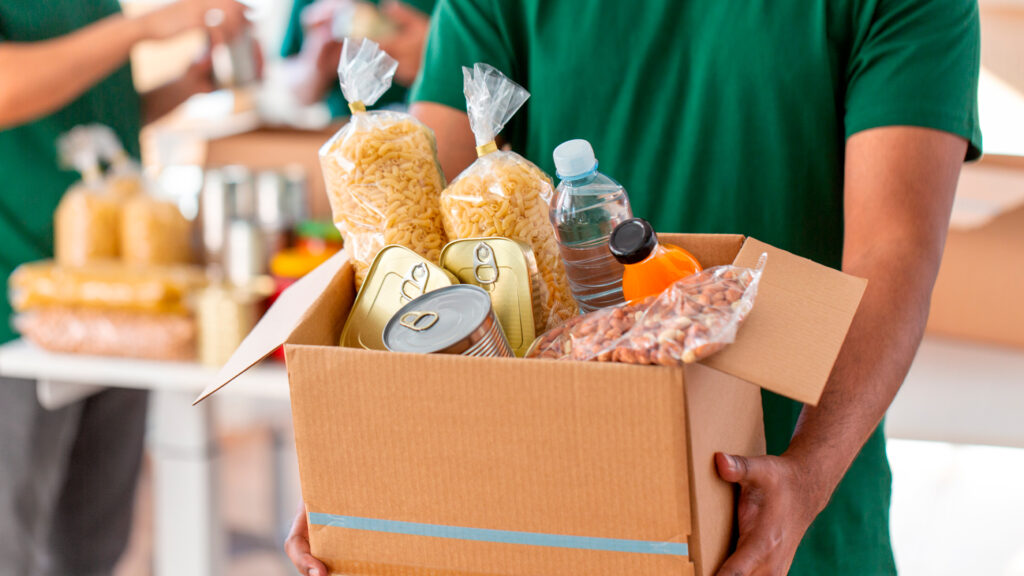 Казахстанских продавцов оштрафовали на миллионы тенге за завышение цен на социальные продукты