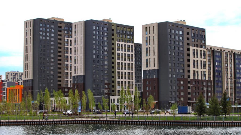 Казахстанские застройщики продают жилье вдвое дороже себестоимости