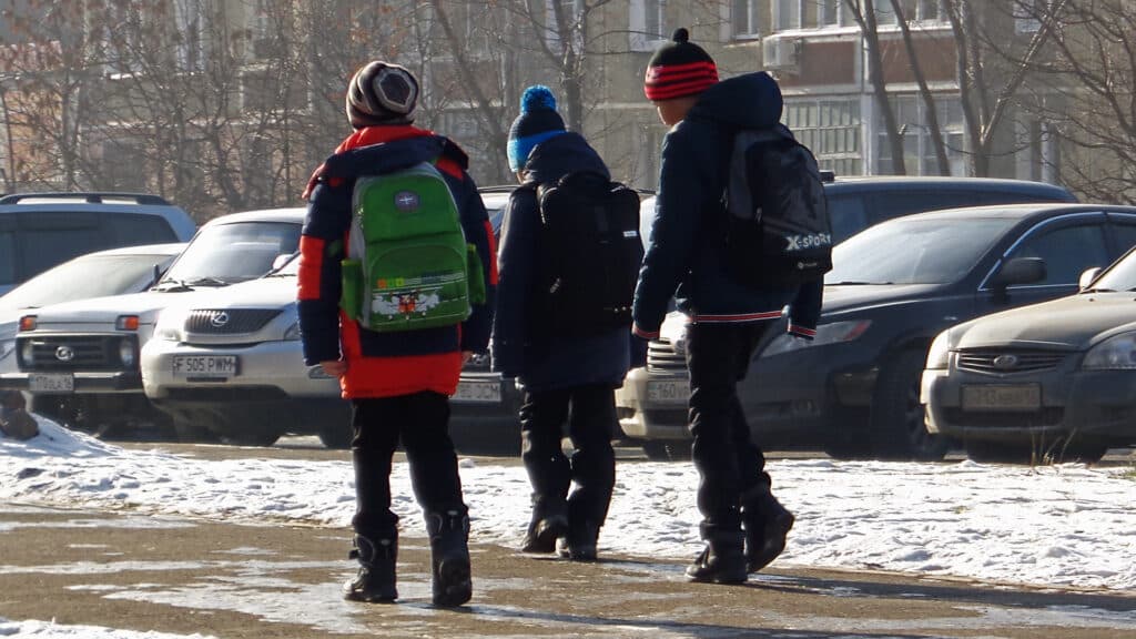 Карагандинцы просят изменить время уроков для школьников